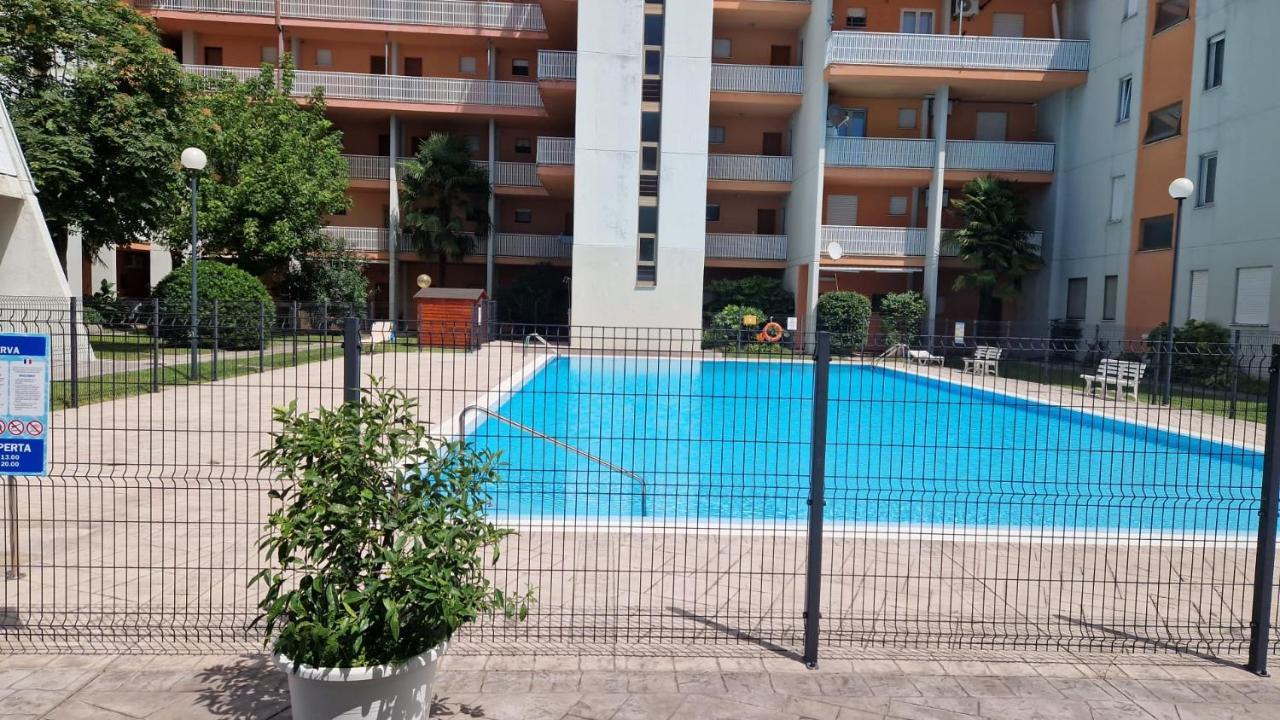 1-Zimmer Appartment In Aprilia Marittima Mit Gemeinschaftspool Exteriér fotografie